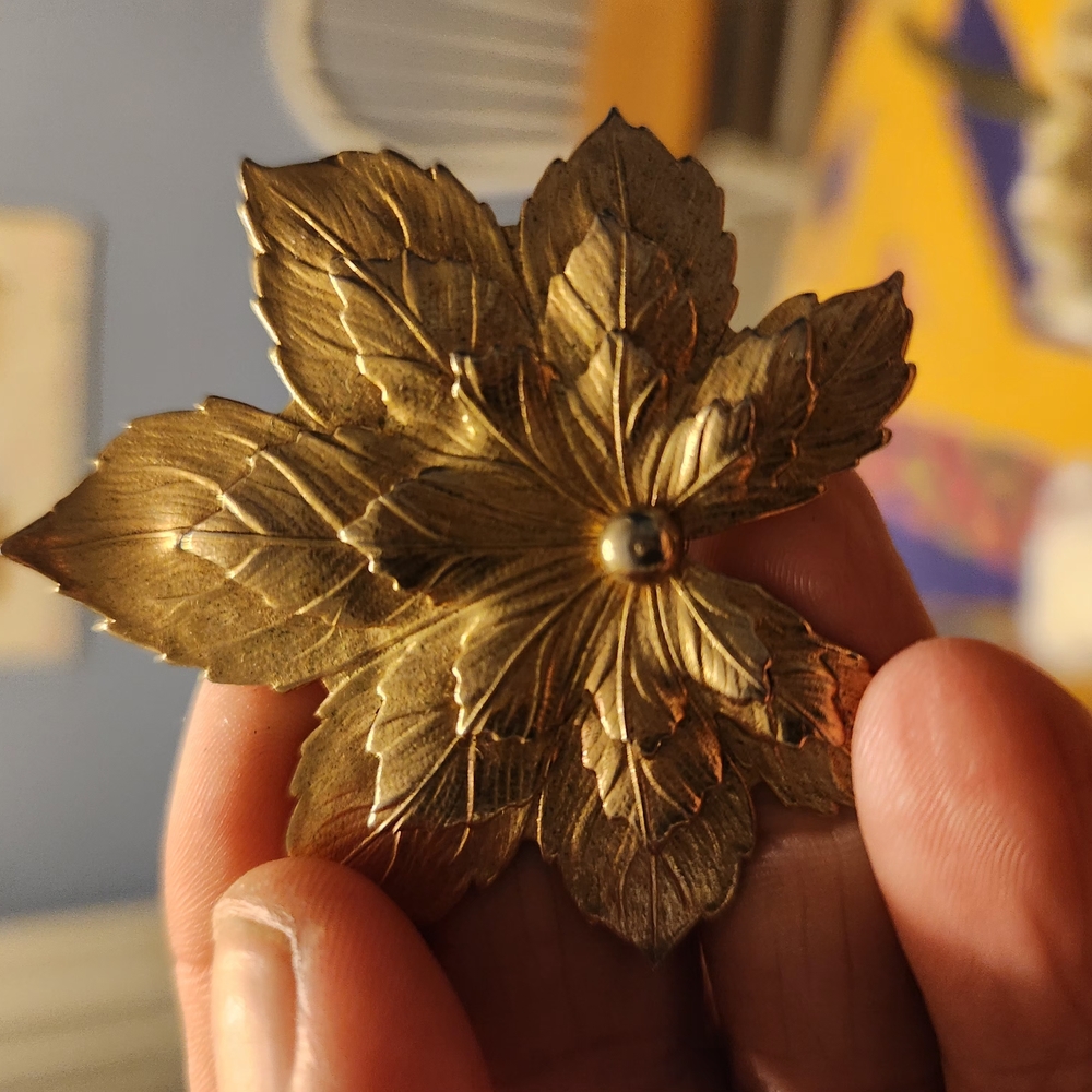 Sarah Coventry Gold Leaf Brooch